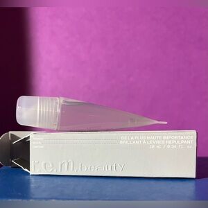 r.e.m. beauty Utmost Importance Plumping Lip Gloss (BNIB) ☘️☘️